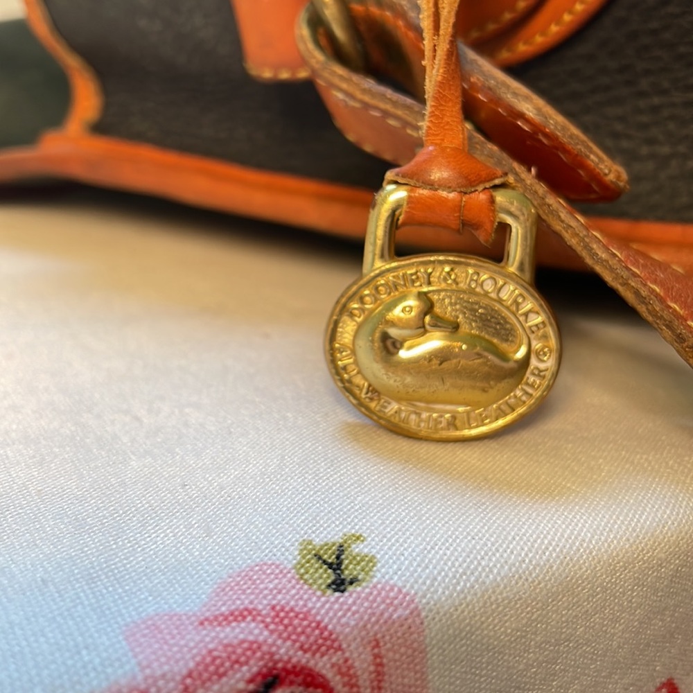 Dooney & Bourke - Picture 6 of 8